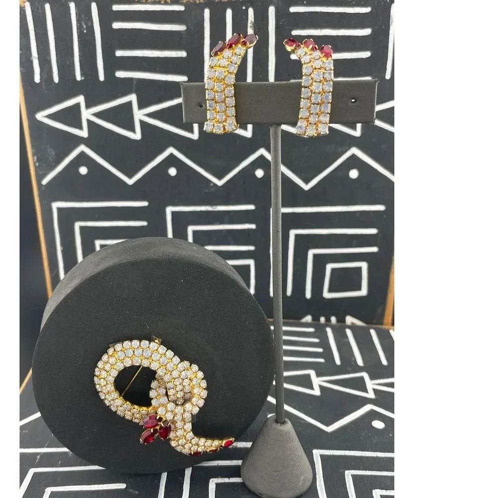 Vintage Opalescent‎ Rhinestone Demi Parure Brooch & Clip Earrings Set Ruby Red